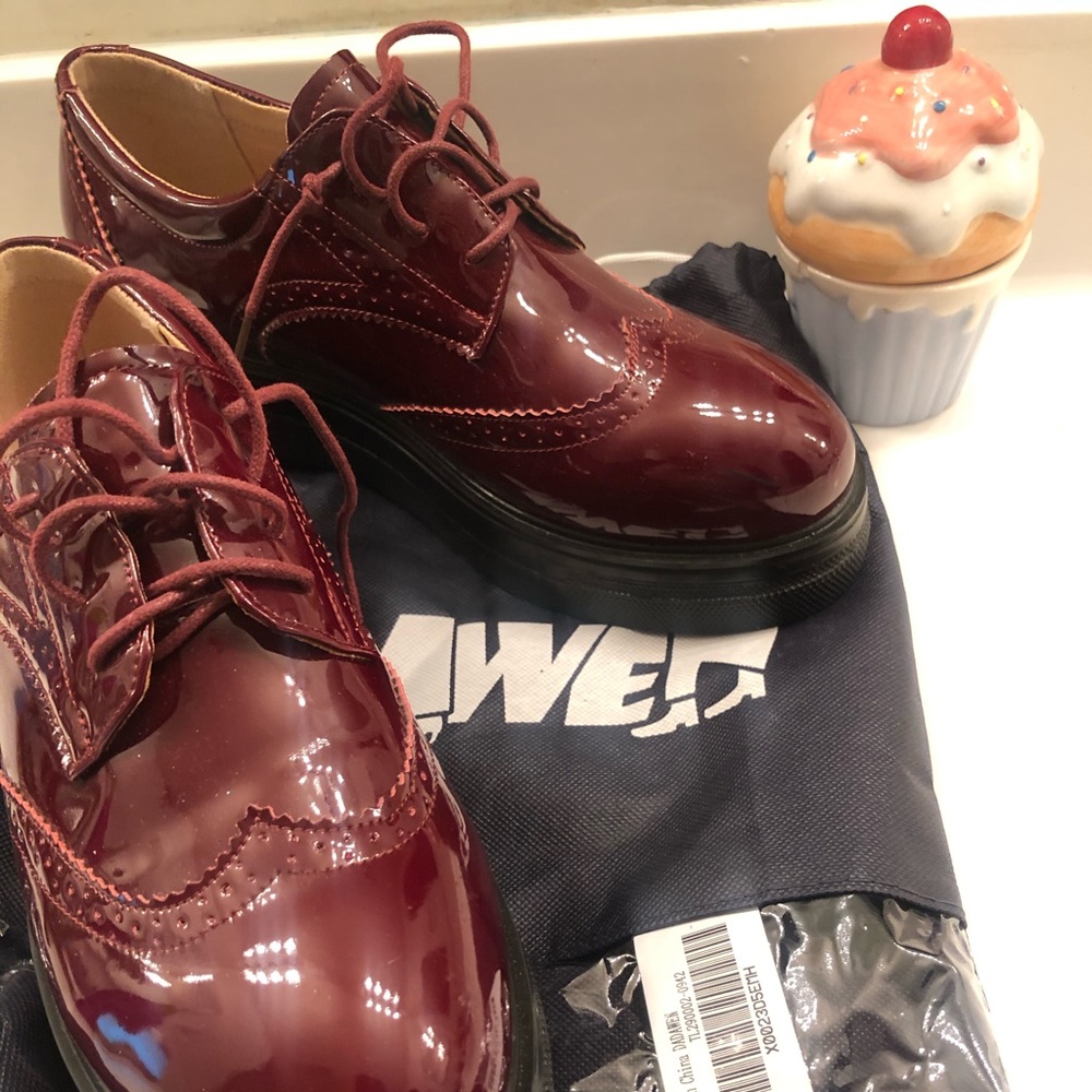 Women Shiny shoes